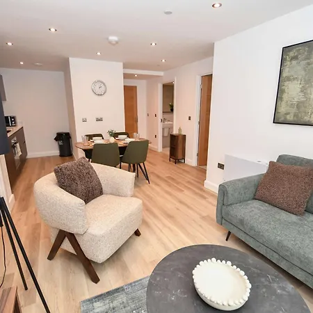 Bright 2 Bed In - Sleeps 4 *