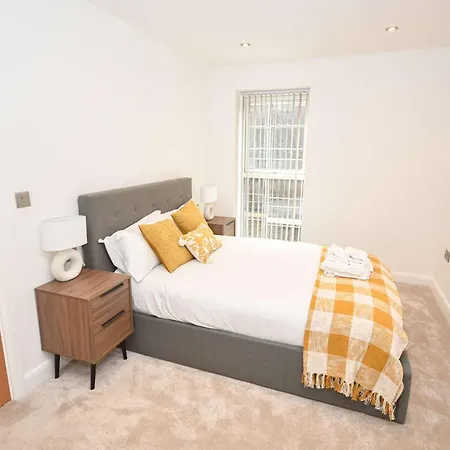 Bright 2 Bed In - Sleeps 4 * Leeds (West Yorkshire)