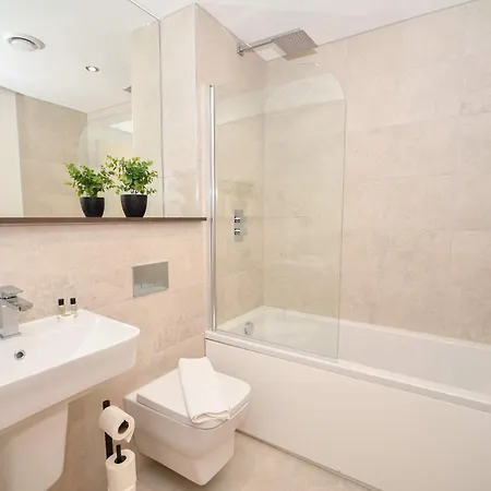 Bright 2 Bed In - Sleeps 4 Leeds (West Yorkshire)