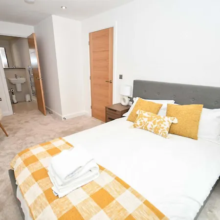 Bright 2 Bed In - Sleeps 4 Leeds (West Yorkshire)