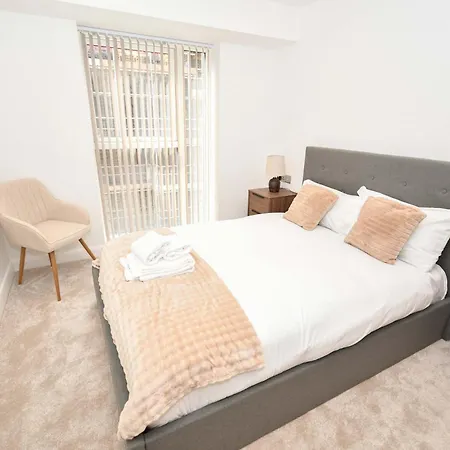 Bright 2 Bed In - Sleeps 4 * Leeds (West Yorkshire)