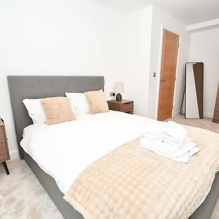 Bright 2 Bed In - Sleeps 4 * Leeds (West Yorkshire)